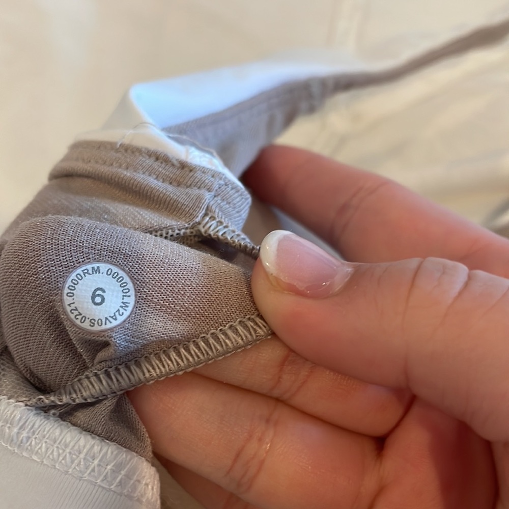 Lululemon energy longline bra white size 6 - Picture 3 of 3